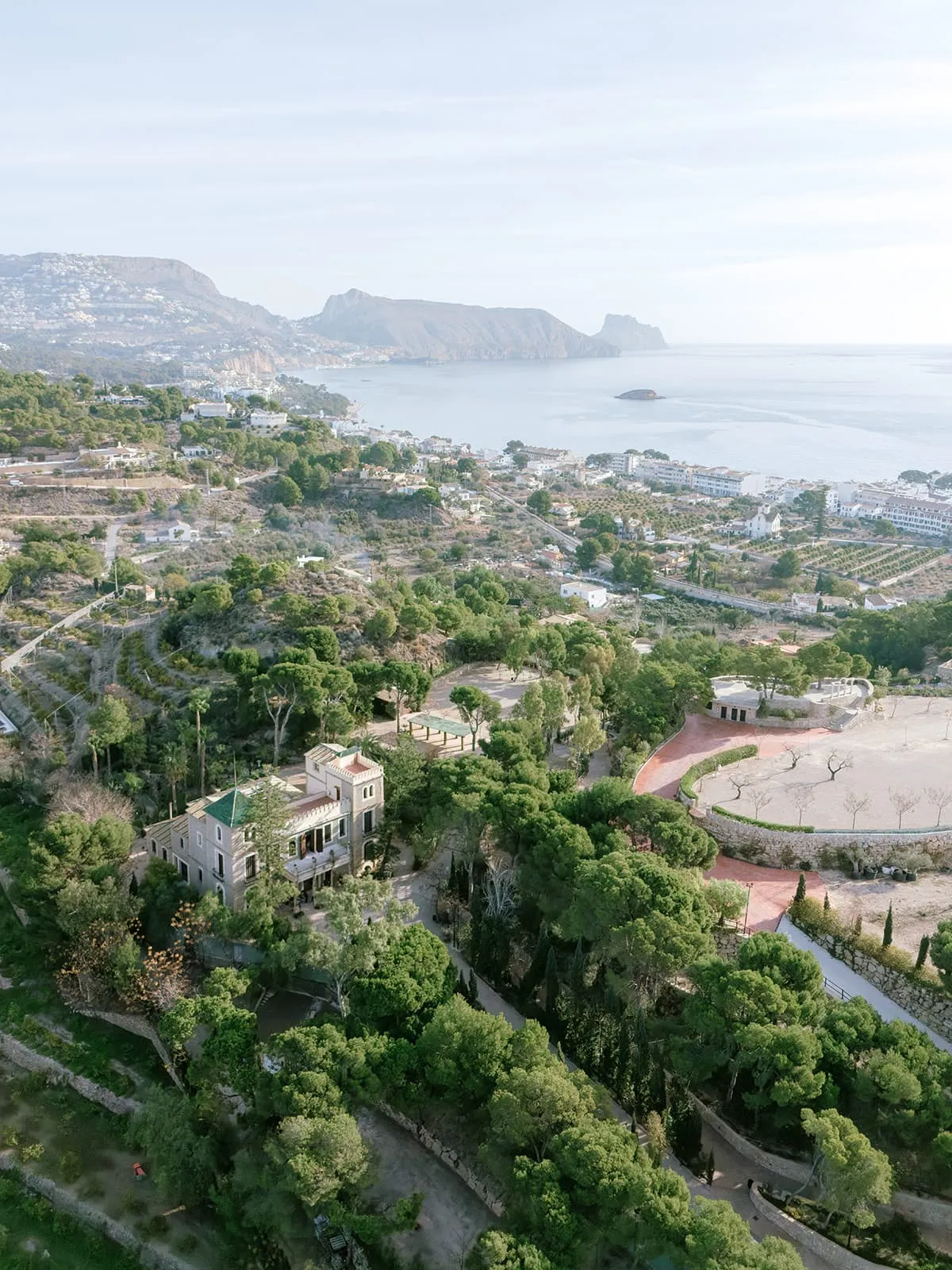 Vista aérea de Montemolar y la bahía de Altea